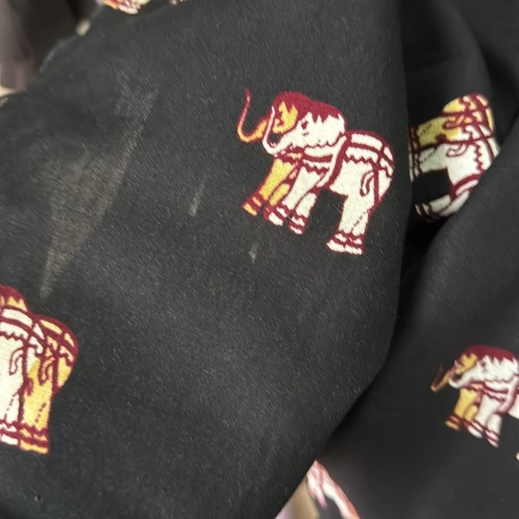 Sarong. Beautiful Elephant prints. 44x58. - Picture 5 of 6